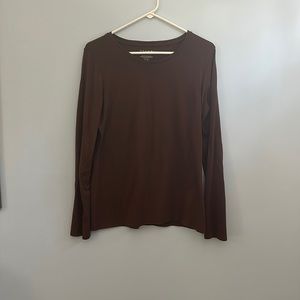 Tahari crewneck long sleeve t-shirt